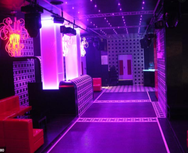 Discoteche Bari Discoteche Storiche Baresi, Il Dj: 