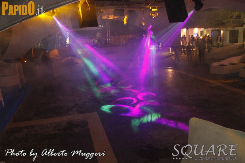 Venerdì 25 Maggio, Square