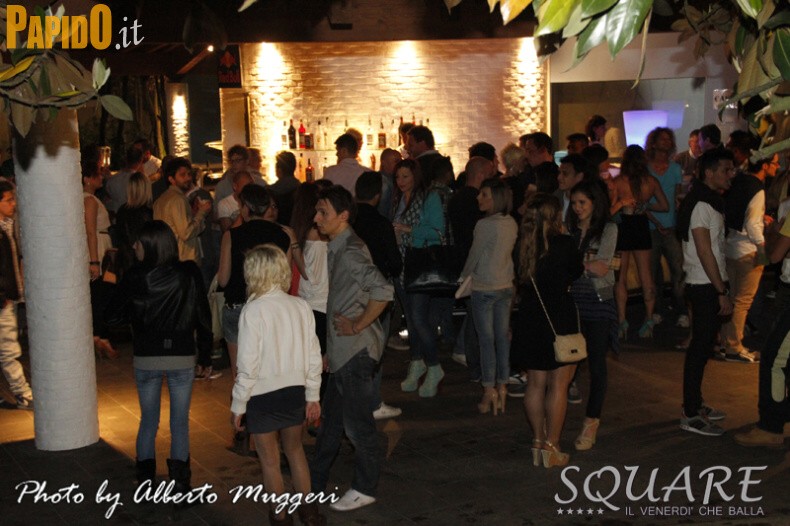 Venerdì 25 Maggio, Square