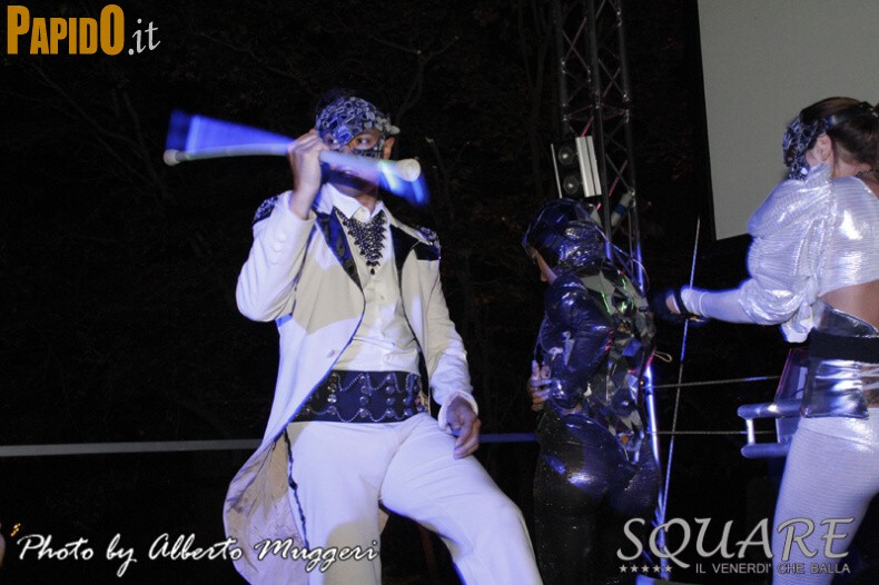 Venerdì 25 Maggio, Square