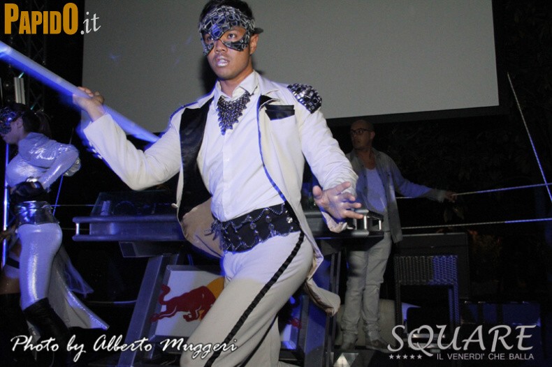 Venerdì 25 Maggio, Square