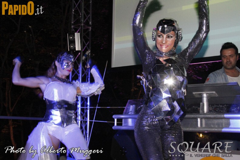 Venerdì 25 Maggio, Square