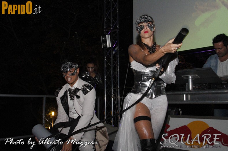 Venerdì 25 Maggio, Square