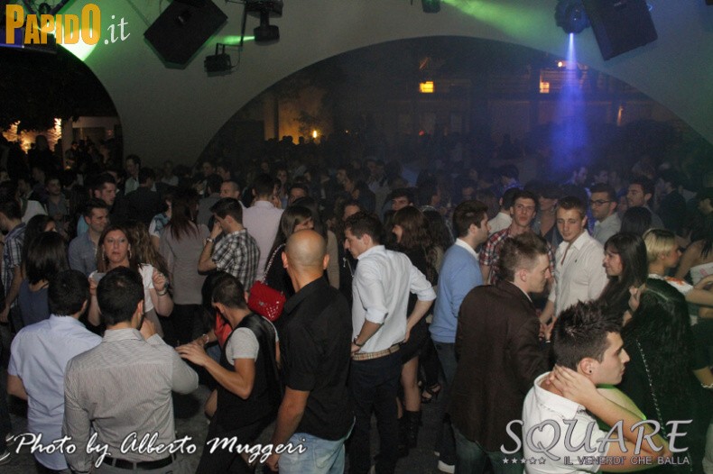 Venerdì 25 Maggio, Square