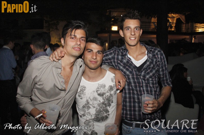 Venerdì 25 Maggio, Square