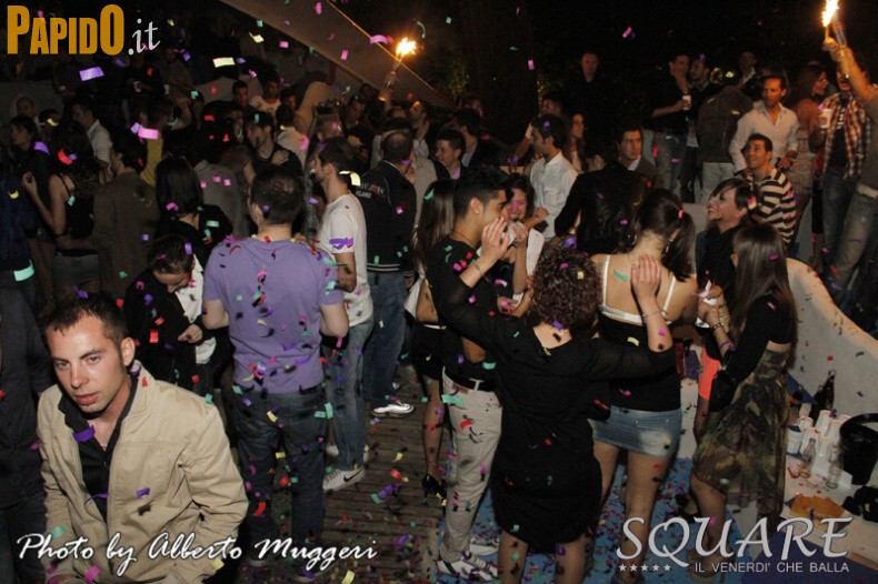 Venerdì 25 Maggio, Square