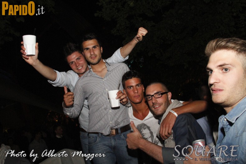 Venerdì 25 Maggio, Square
