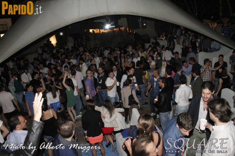 Venerdì 25 Maggio, Square