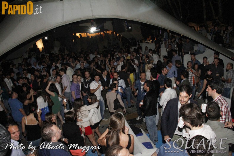 Venerdì 25 Maggio, Square