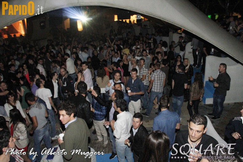 Venerdì 25 Maggio, Square