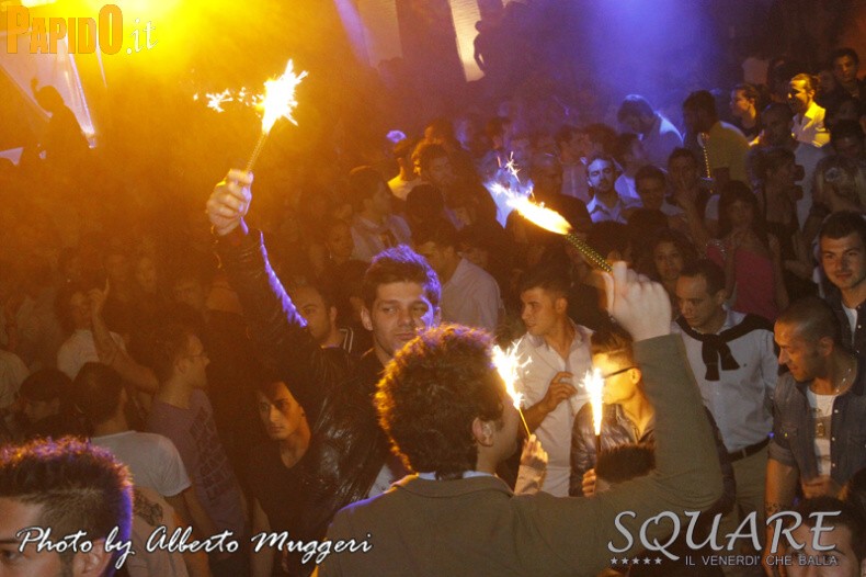 Venerdì 25 Maggio, Square