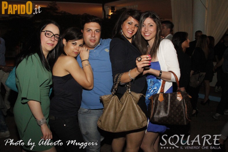 Venerdì 25 Maggio, Square