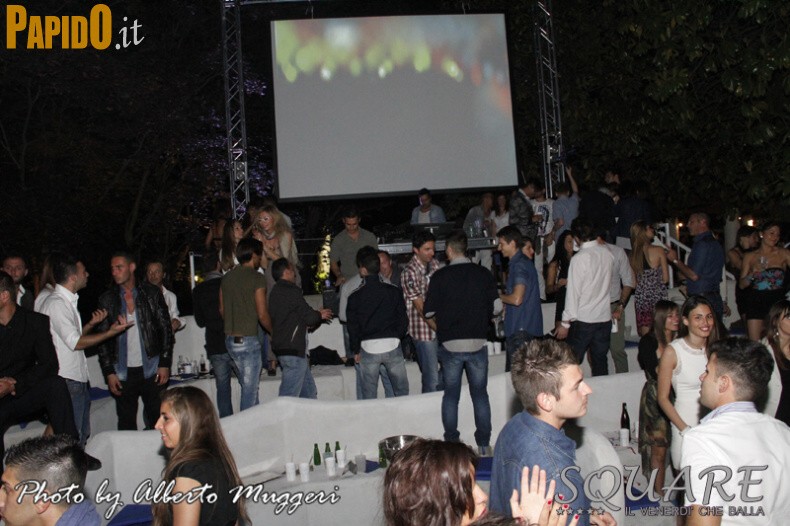 Venerdì 25 Maggio, Square