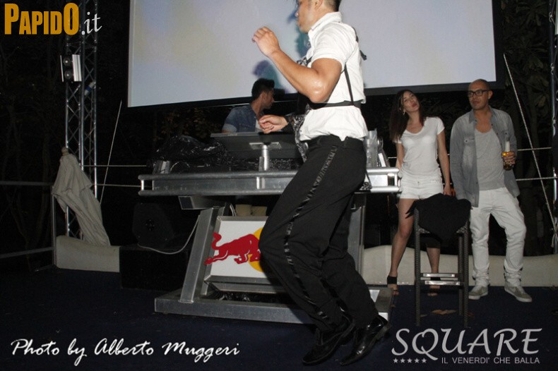 Venerdì 25 Maggio, Square