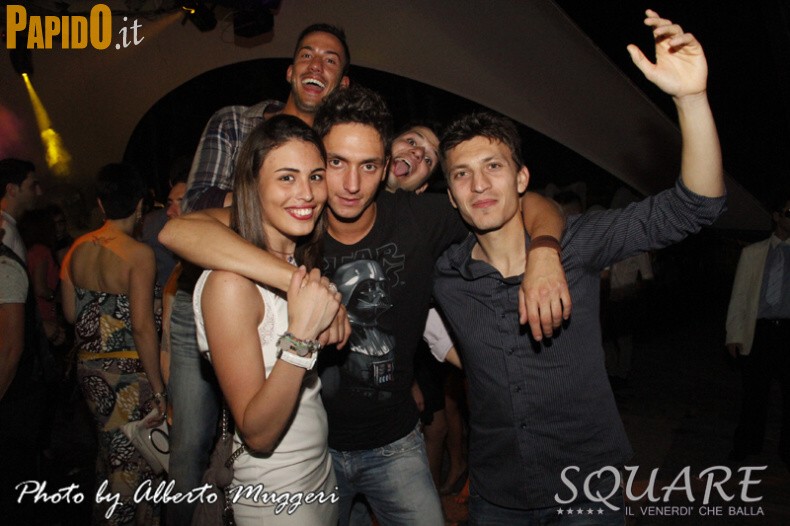 Venerdì 25 Maggio, Square