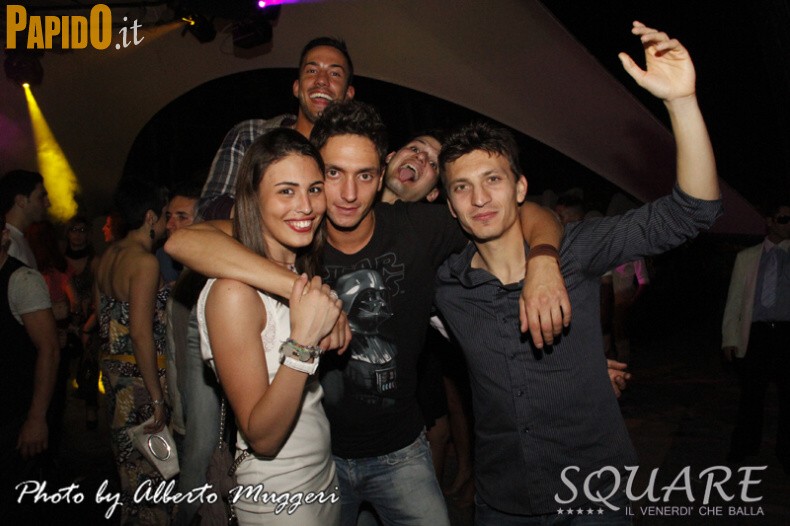 Venerdì 25 Maggio, Square