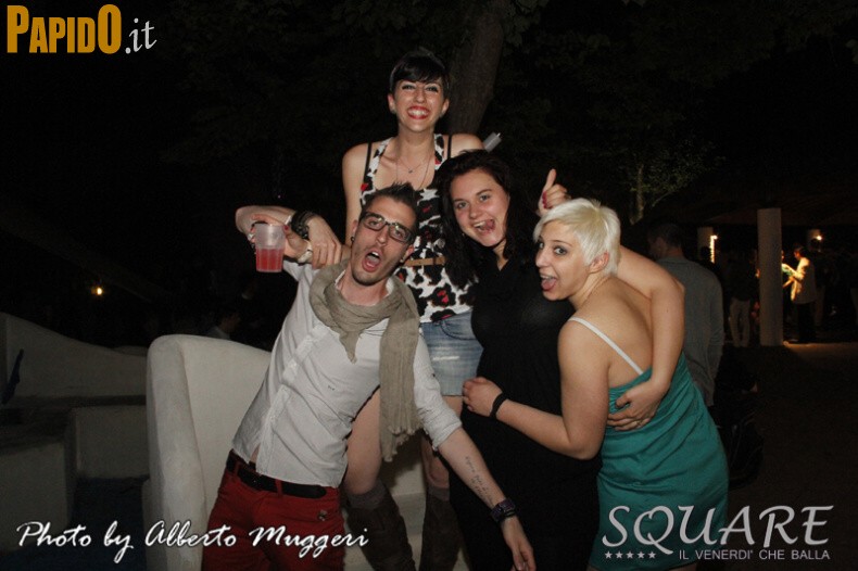 Venerdì 25 Maggio, Square