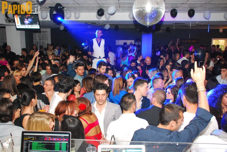 Venerdì 18 Maggio - The Beach