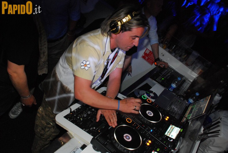 Venerdì 18 Maggio - The Beach